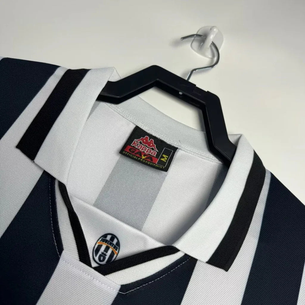 Juventus 1994/95 Vintage Retro Home Jersey