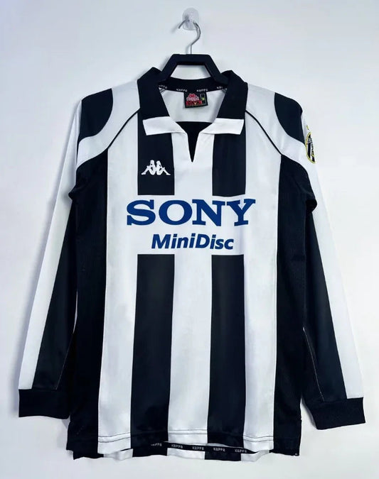 Juventus 1997/98 Vintage Retro Home Jersey