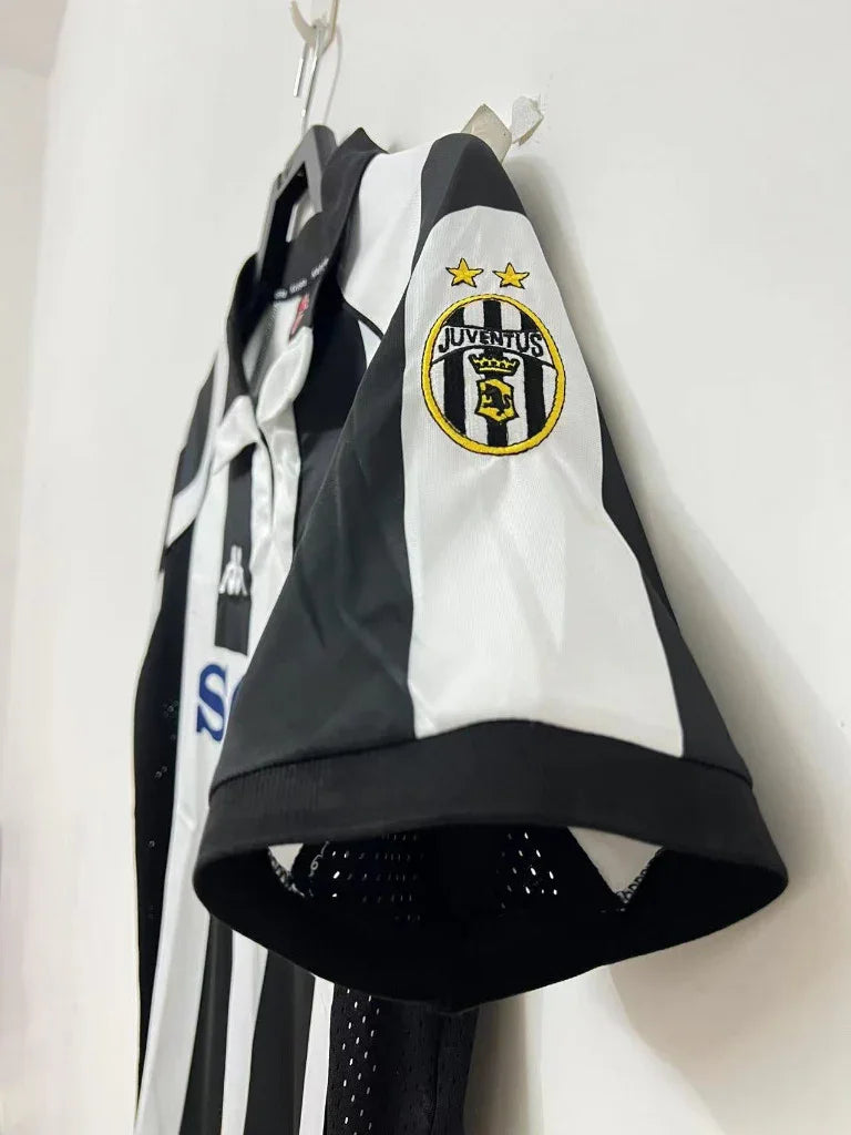 Juventus 1997/98 Vintage Retro Home Jersey