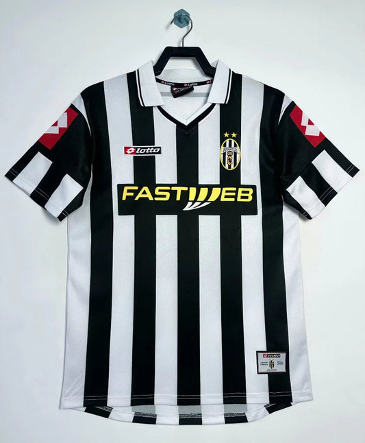 Juventus 2001/02 Vintage Retro Home Jersey