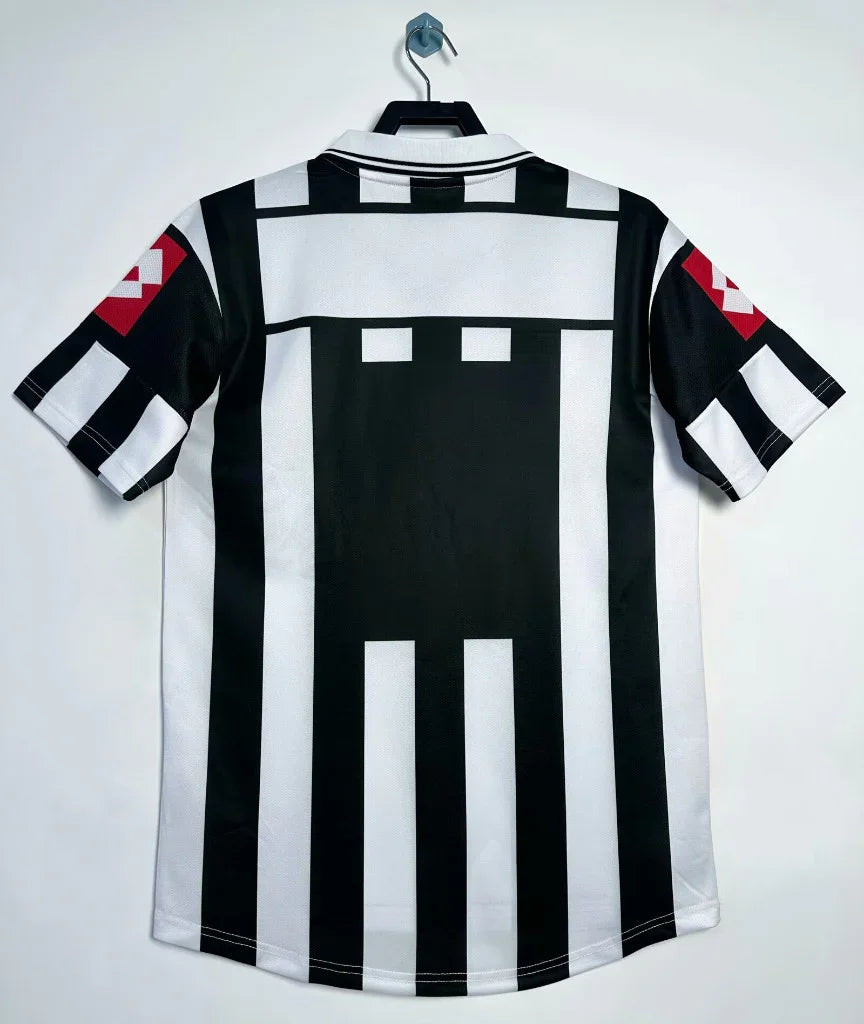 Juventus 2001/02 Vintage Retro Home Jersey