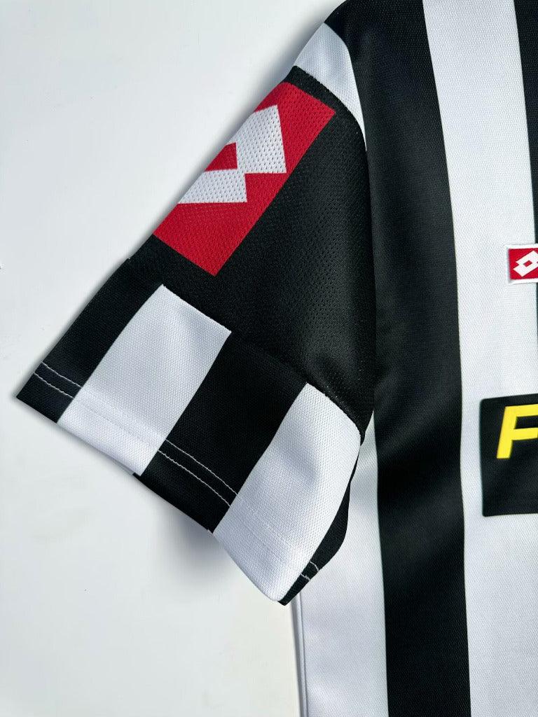 Juventus 2001/02 Vintage Retro Home Jersey