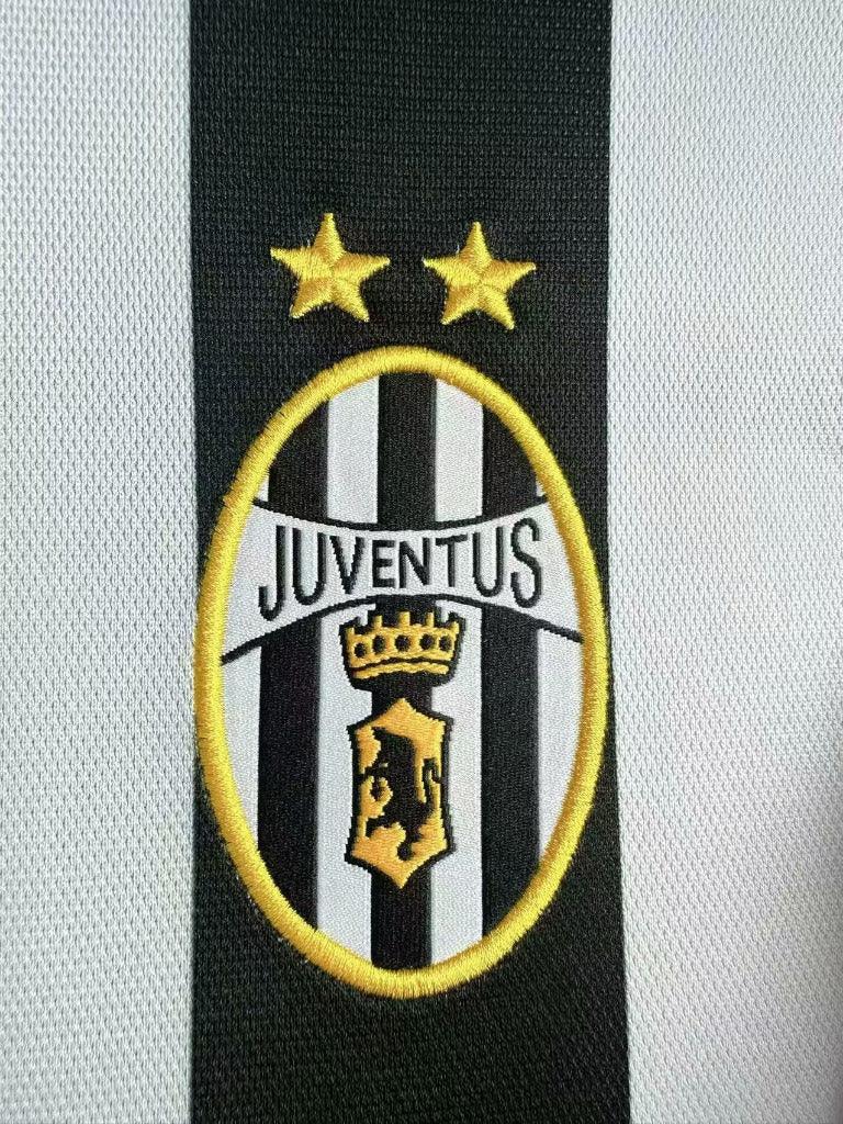 Juventus 2001/02 Vintage Retro Home Jersey