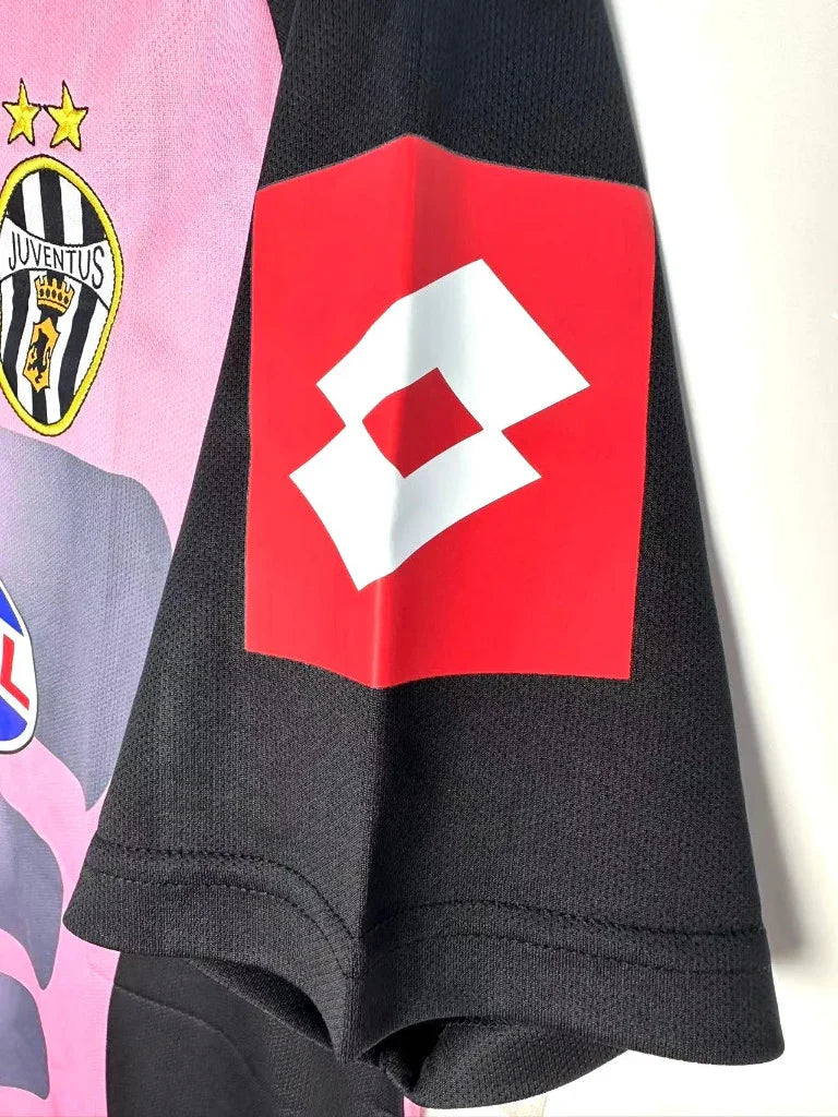 Juventus 2002/03 Vintage Retro Pink and Black Goalkeeper Jersey