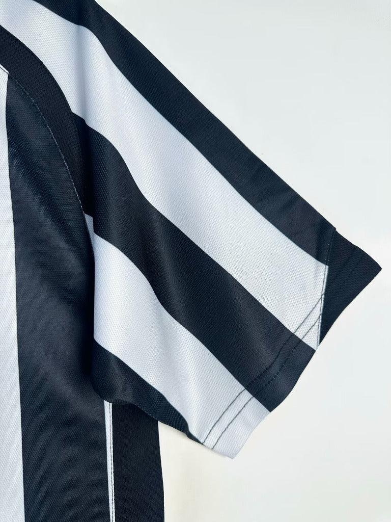 Juventus 2005/06 Vintage Retro Home Jersey